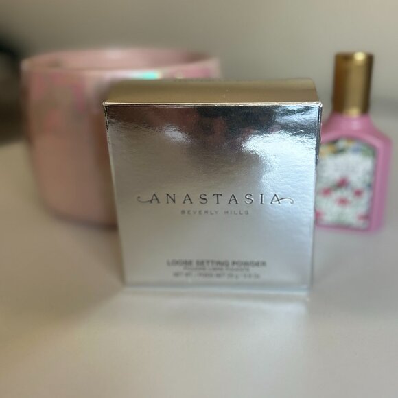Anastasia Loose Setting Powder - Picture 4 of 5